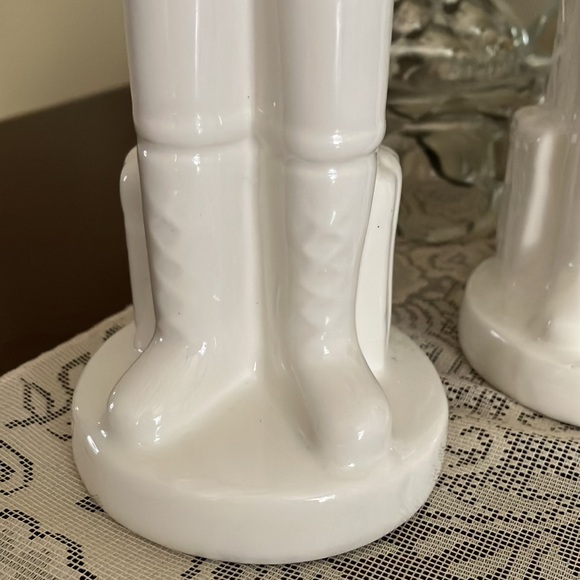 PAIR Winter White Blanc Ceramic Nutcrackers Toy Soldiers - Picture 3 of 10